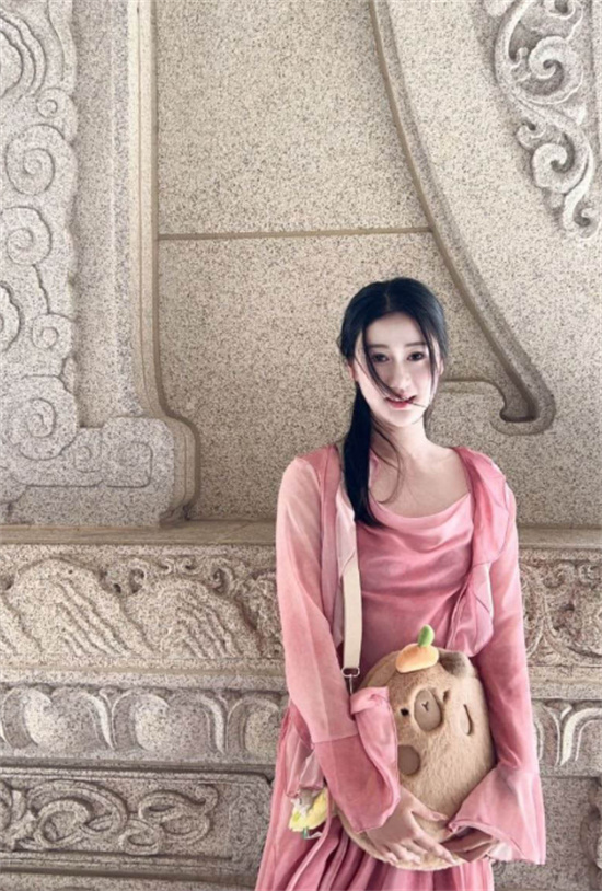 富二代FKabuto约炮ZJ白富美 性感女仆裙撕烂黑丝 掐脖后入打桩 画面简直令人血脉喷张！